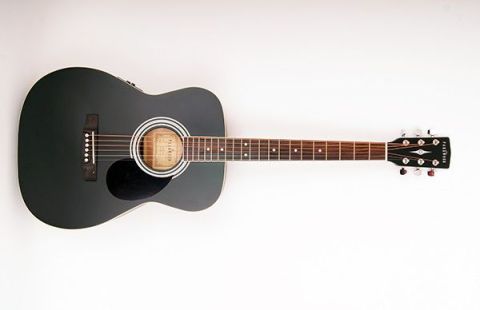 Электро-акустическая гитара с чехлом Parkwood PF51E-BKS